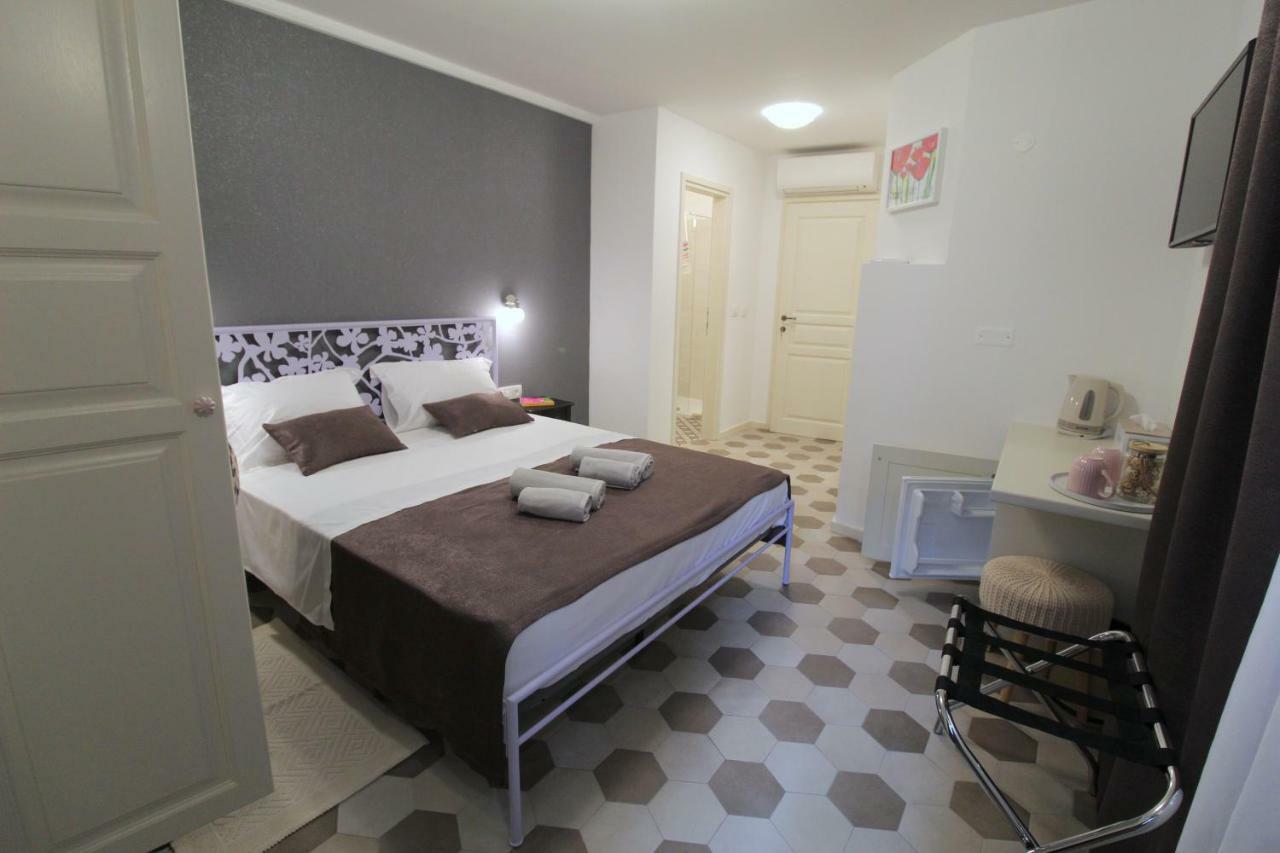 Noemi'S Rooms 罗维尼 外观 照片
